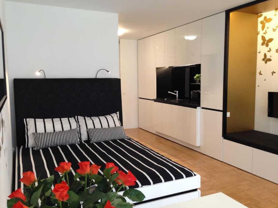 Gorgeous Central Flat With Garage Любляна Екстериор снимка