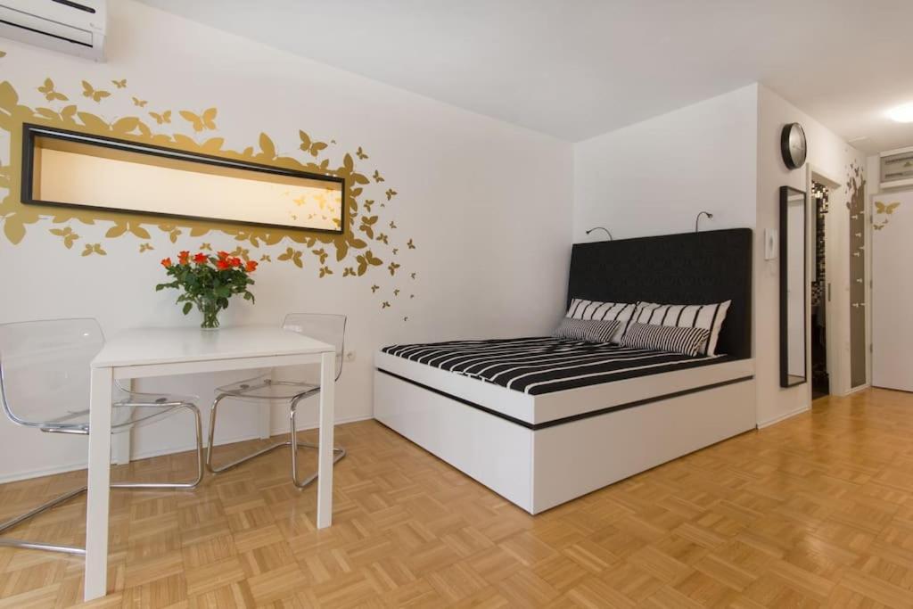 Gorgeous Central Flat With Garage Любляна Екстериор снимка