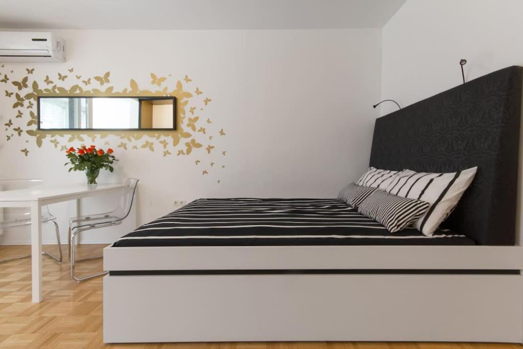 Gorgeous Central Flat With Garage Любляна Екстериор снимка