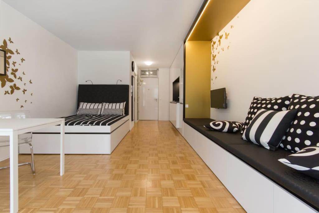Gorgeous Central Flat With Garage Любляна Екстериор снимка